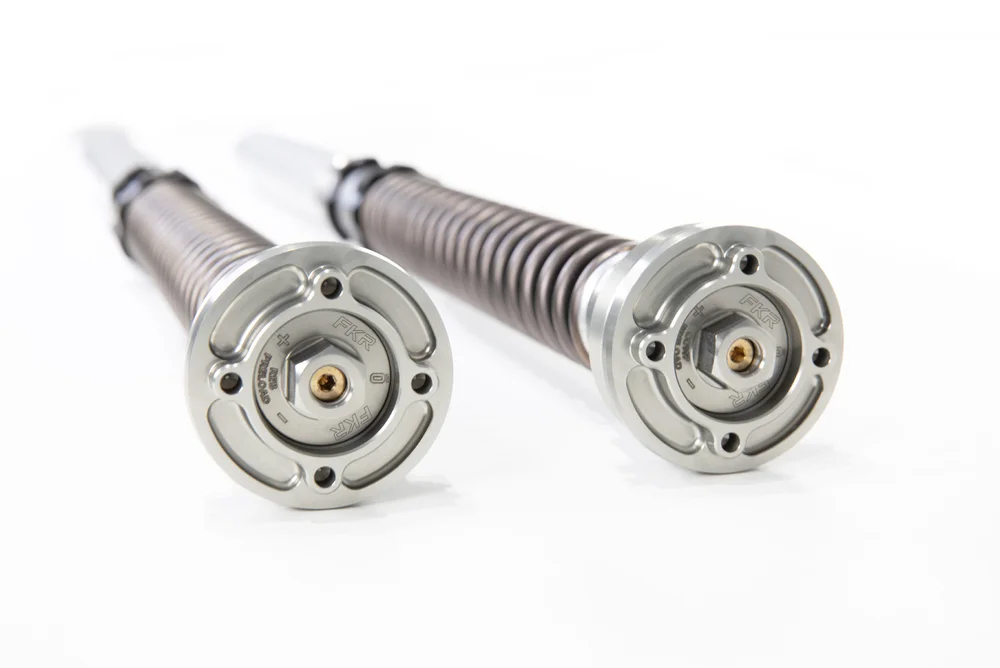 Nuova Cartuccia Ohlins FKR 234 per DUCATI PANIGALE V2 S FORK OHLINS
• Impostazioni ottimizzate per le competizioni con maggiore smorzamento in estensione
• Manicotti di guida più leggeri in stile MotoGP per ridurre il peso
• Include componenti per regolare la corsa a 130 mm
• Nuovo set di adesivi incluso